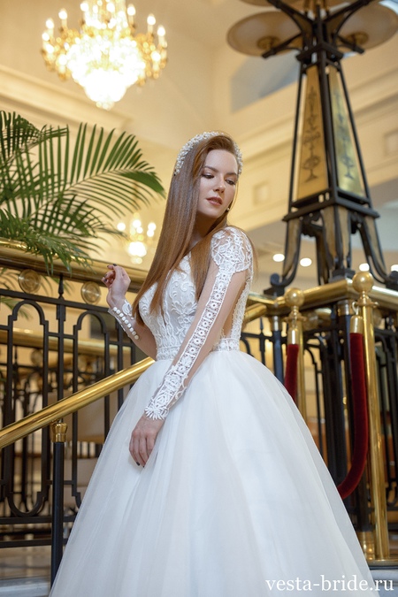 Закрытое свадебное платье А-силуэта Инесс