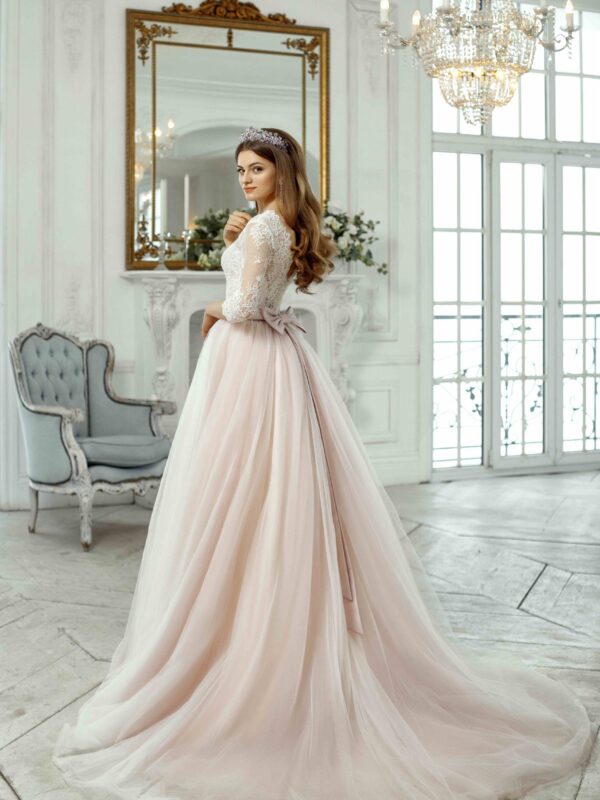 227dokezuzi8w7h98fb7ep6w0 scaled Кружевное свадебное платье А-силуэта Rosell