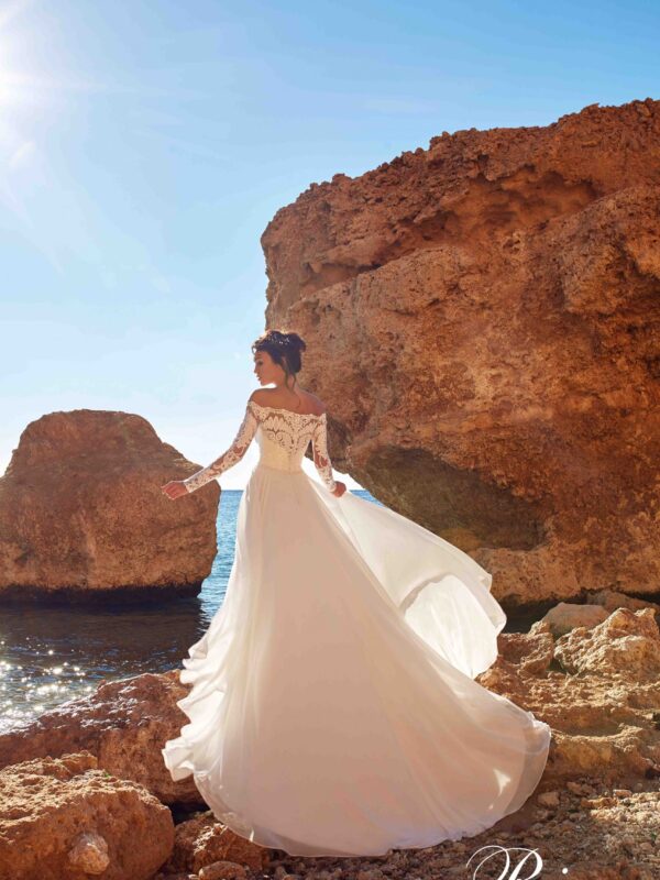27q37hivk1c0o12zedaq8gsu8 scaled Кружевное свадебное платье Ампир (в греческом стиле) Riva